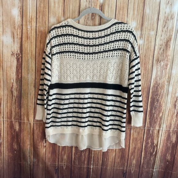 Charming Charlie Women’s Scoop Neck Striped Pullover Knit Sweater Size Medium - Picture 4 of 10
